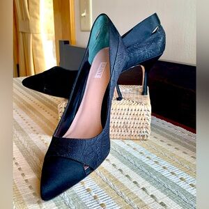 🔥NIB‼️ 💎GORGEOUS💎 Glint Lace Satin Heels - Size 8
